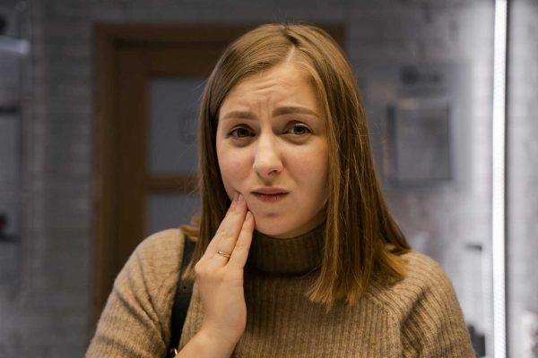 Šta je gingivitis (upala desni): Uzroci, simptomi i lečenje